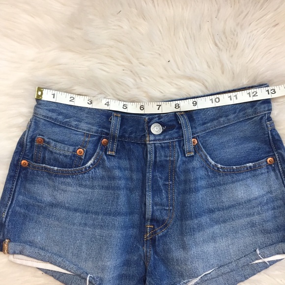 Levi's 501 Shorts 24 - Picture 5 of 7